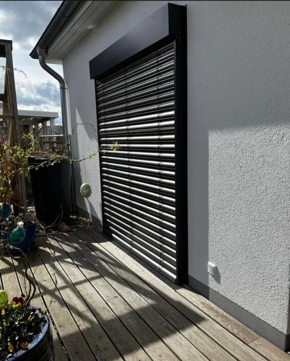 12 Rulouri Exterioare din Aluminiu Aplicat, Suprapus sau Batant