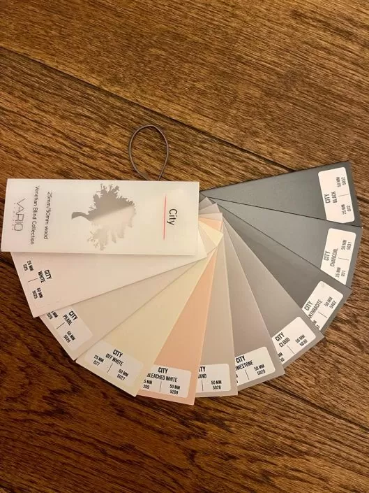 Jaluzelele din lemn cu lamele late de 50 la Timisoara